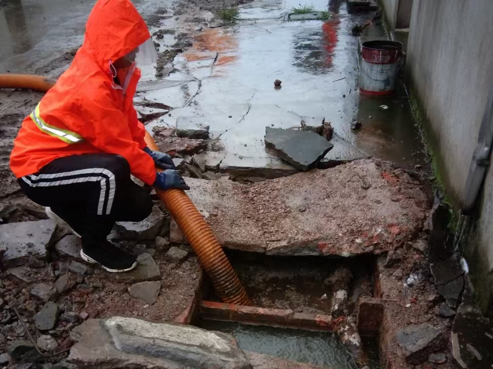 滁州专业清理污水池 炜誉市政以规范流程守护城市 “肠道”